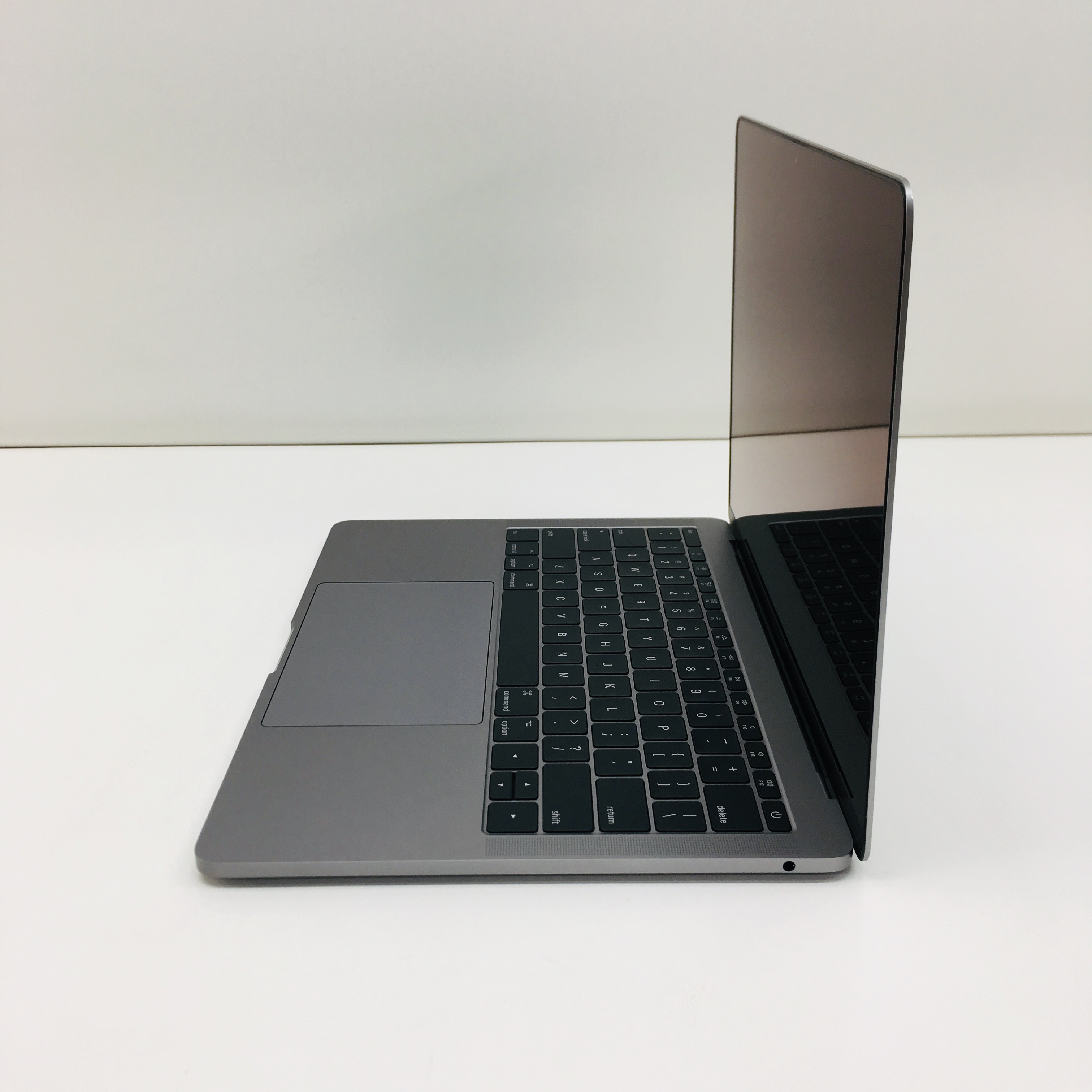Refurbished MacBook Pro 13" Touch Bar Mid 2017 Intel Core i5 2.3 GHz